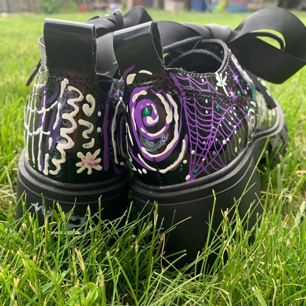 Women’s Hand painted Bat and flower Goth size 6 Platform heeled lace up shoes - Picture 2 of 3